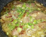 Foto del paso 3 de la receta: Costillas de cerdo a la cebolla en sartén