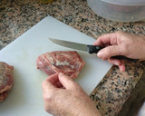 Foto del paso 1 de la receta: Carrilleras de cerdo con patatas