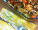 Foto del paso 7 de la receta: Muslitos de pollo asados con tomatitos y champiñones