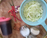 Foto langkah ke 1 dari resep Oseng pepaya muda pedas.