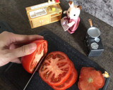 Foto langkah ke 1 dari resep Sarapan Praktis : Omelet Tomat.