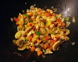 Foto langkah ke 6 dari resep Mie Goreng Sambal Uleg.