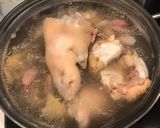 A picture of step 1 of Bún bò giò heo.