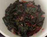 Foto del paso 3 de la receta Guiso de Alubias Blancas en conserva, con Acelgas Rojas y Longanizas