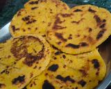मक्की की रोटी(makki ki roti recipe in hindi) रेसिपी चरण 5 फोटो