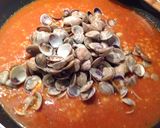 Foto del passaggio 9 della ricetta Fregola sarda fatta a mano con lupini in guazzetto