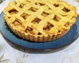 Foto langkah ke 9 dari resep Cinnamon Caramel Apple Pie.