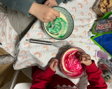 Foto del paso 3 de la receta: Tortitas americanas rosas para cumple 3 de Carmen 🧚🏻‍♀️🦄🎂