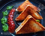 कॅफे स्टाइल  ग्रिल ‌‌ सँडविच (cafe style grill sandwich recipe in marathi) रेसिपी स्टेप 7 फोटो 