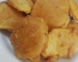 A picture of step 6 of Alu or piyaz ke pakoray.
