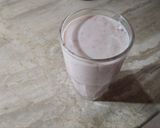 Φωτογραφία βήματος 2 της συνταγής Smoothie μπανάνα φράουλα!!