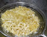 क्रिस्पी नूडल्स बस्केट (crispy noodles basket recipe in Hindi) रेसिपी चरण 8 फोटो