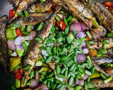 Foto langkah ke 6 dari resep Oseng Pindang Bawang Pete.