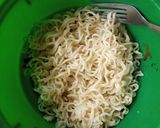 Foto langkah ke 4 dari resep Martabak Mie.
