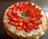Foto del passaggio 3 della ricetta Crostata di fragole con crema alle mandorle