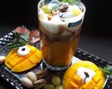 A picture of step 5 of Mango-Coffee Smoothie with Ice-cream & chocolate syrup.
