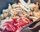 （菇王松露醬油）豬梅花豆皮紅薯筑前煮的食譜步驟3照片