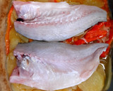 Foto del paso 4 de la receta: Lubina a la espalda con verduras