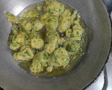 A picture of step 5 of Methi gota.