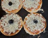 મીની ચીઝ પીઝા, (Mini Cheese pizza Recipe in Gujarati) રેસીપી સ્ટેપ4ફોટો