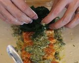 Foto langkah ke 4 dari resep Salmon Puff Pastry Dengan Bayam Dan Saus Jamur: RAHASIA MUDAH Buat Di Rumah.