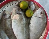 Foto langkah ke 1 dari resep Fried fish with sambal potato.