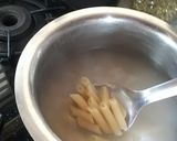 A picture of step 3 of White sauce pasta.