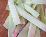 Une image de l'étape 1 de Tarte fine à la rhubarbe 😋.
