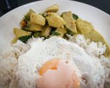 รูปขั้นตอนการทำที่ 5 ของ อกไก่ในน้ำแกงเขียวหวาน