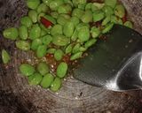 Foto langkah ke 5 dari resep Tumis pete with hati ayam campur oncom saos tiram.
