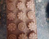 होम मेड चॉकलेट (Home made chocolate recipe in Hindi) रेसिपी चरण 1 फोटो