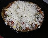 થેપલા પીઝા (Thepla Pizza Recipe In Gujarati) રેસીપી સ્ટેપ3ફોટો