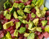 Foto del paso 2 de la receta: Ensalada de atún con aguacate y granada