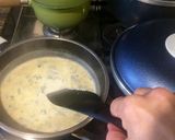 Foto del paso 4 de la receta: Merluza azul con salsa de champignons y roquefort