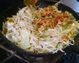 A picture of step 3 of Chicken veg macroni roll.