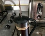 Foto del paso 3 de la receta: Primer café del día en cafetera francesa