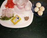 A picture of step 1 of Egg stuffed onion ship.