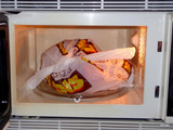 Pimientos rellenos de bacalao con salsa de yogur griego