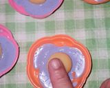Foto langkah ke 6 dari resep Kue Mawar Tapioka Bunga Telang.