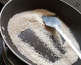 तिल गुलाब के रोल (Til gulab ke roll recipe in Hindi) रेसिपी चरण 1 फोटो