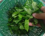 Foto langkah ke 1 dari resep Tumis Kangkung Sederhana.