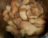 Hình bước làm 2 của món Thịt kho trám đen