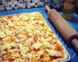 Foto langkah ke 2 dari resep Homemade Thin Crust Pizza (mozarella pizza).