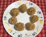 A picture of step 3 of Crispy Chiwda Ladoo.