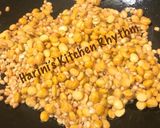 A picture of step 2 of Chana dal /udad dal chutney.