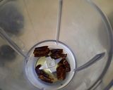 A picture of step 1 of Dates Shake.