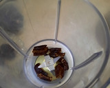 A picture of step 1 of Dates Shake.