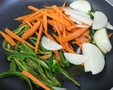 Foto del paso 2 de la receta: Espaguetis con pollo y robellones