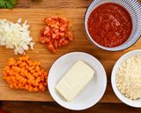 Foto langkah ke 1 dari resep Chicken Bolognese Potato Roulade.