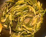 Foto del paso 3 de la receta: Pechuga de pollo con Rajas con crema